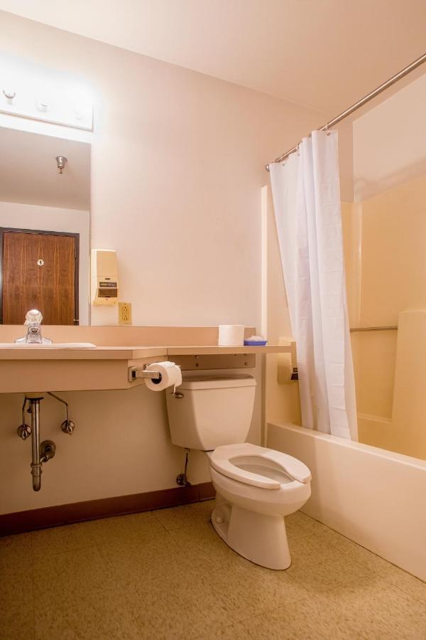 Lafayette Inn Moundsville Extérieur photo